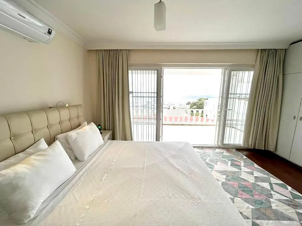 Bodrum Burcu Villa , Magnificent Sea View, Cozy, Free Otopark, Free Wifi